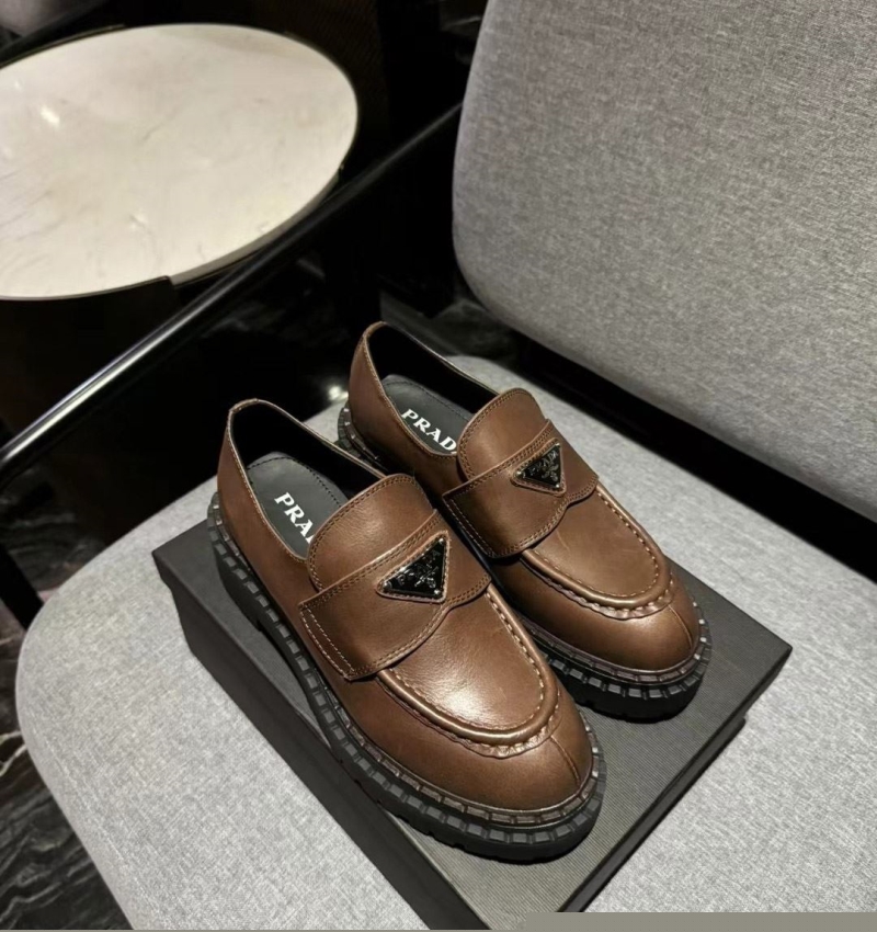 Pra*a leather shoes